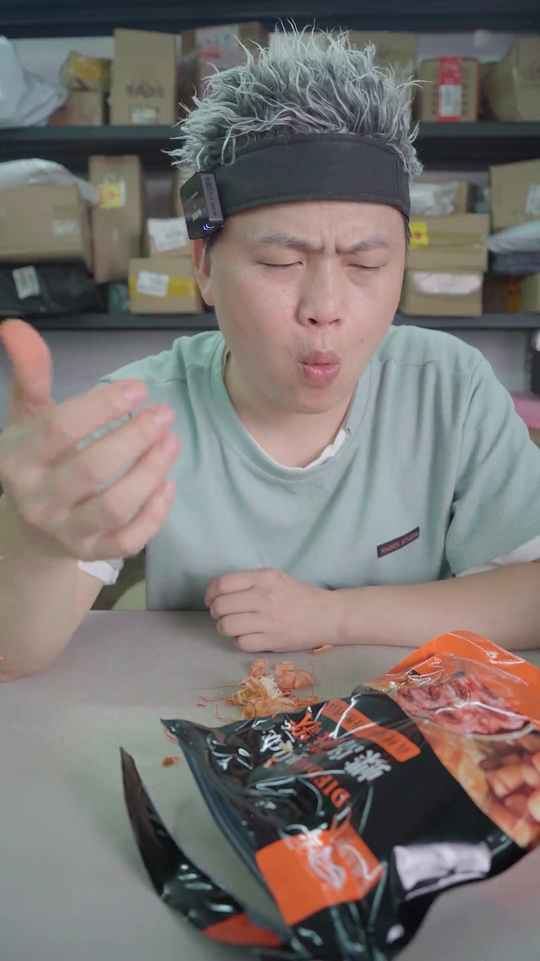 试吃经常刷到的“网红虾干”，这当零食吃有点奢侈