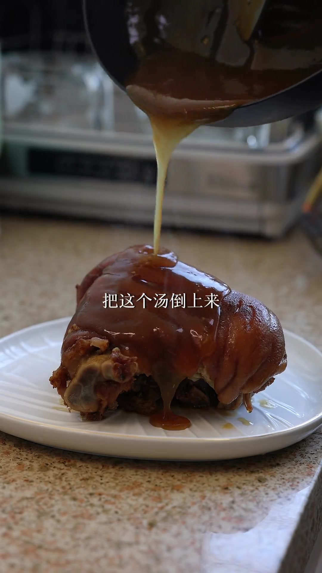 周末和兄弟姐们一起坐坐～做了好吃的红烧猪肘～香辣鸡翅～拍黄瓜～芋圆奶冰～黄瓜奶昔～炒青菜～