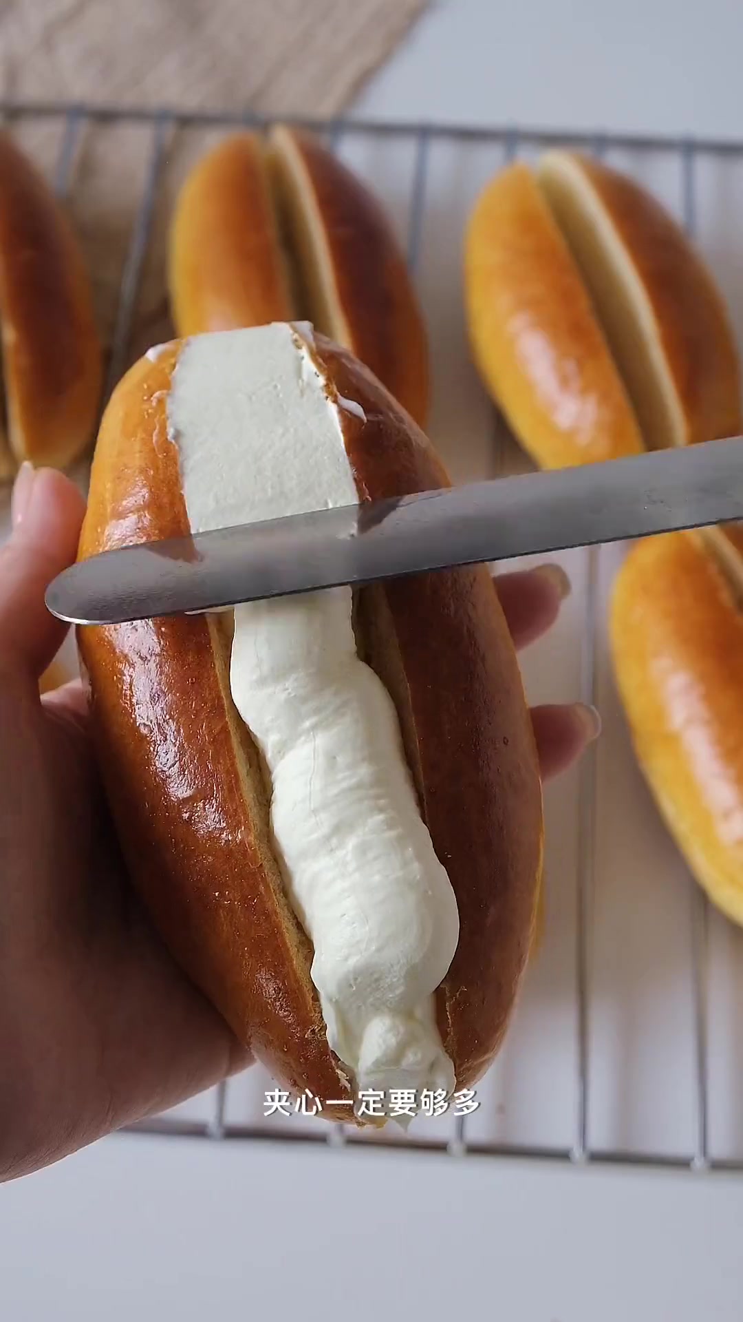 软fufu老式鲜奶油面包，一口塞满奶油，学会做给家人