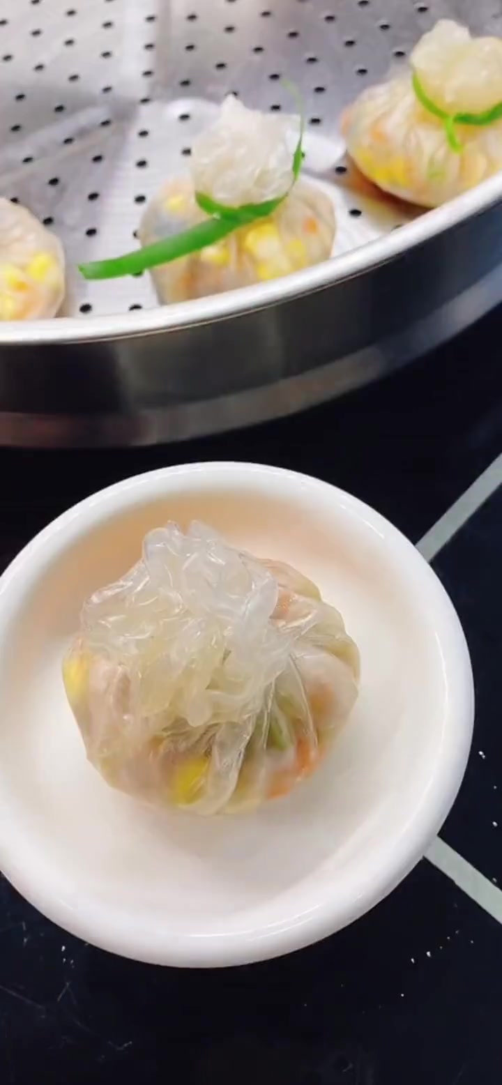早点必点的水晶虾饺,自己在家做皮薄馅多鲜甜又美味,快收藏起来做给你家里人吃吧