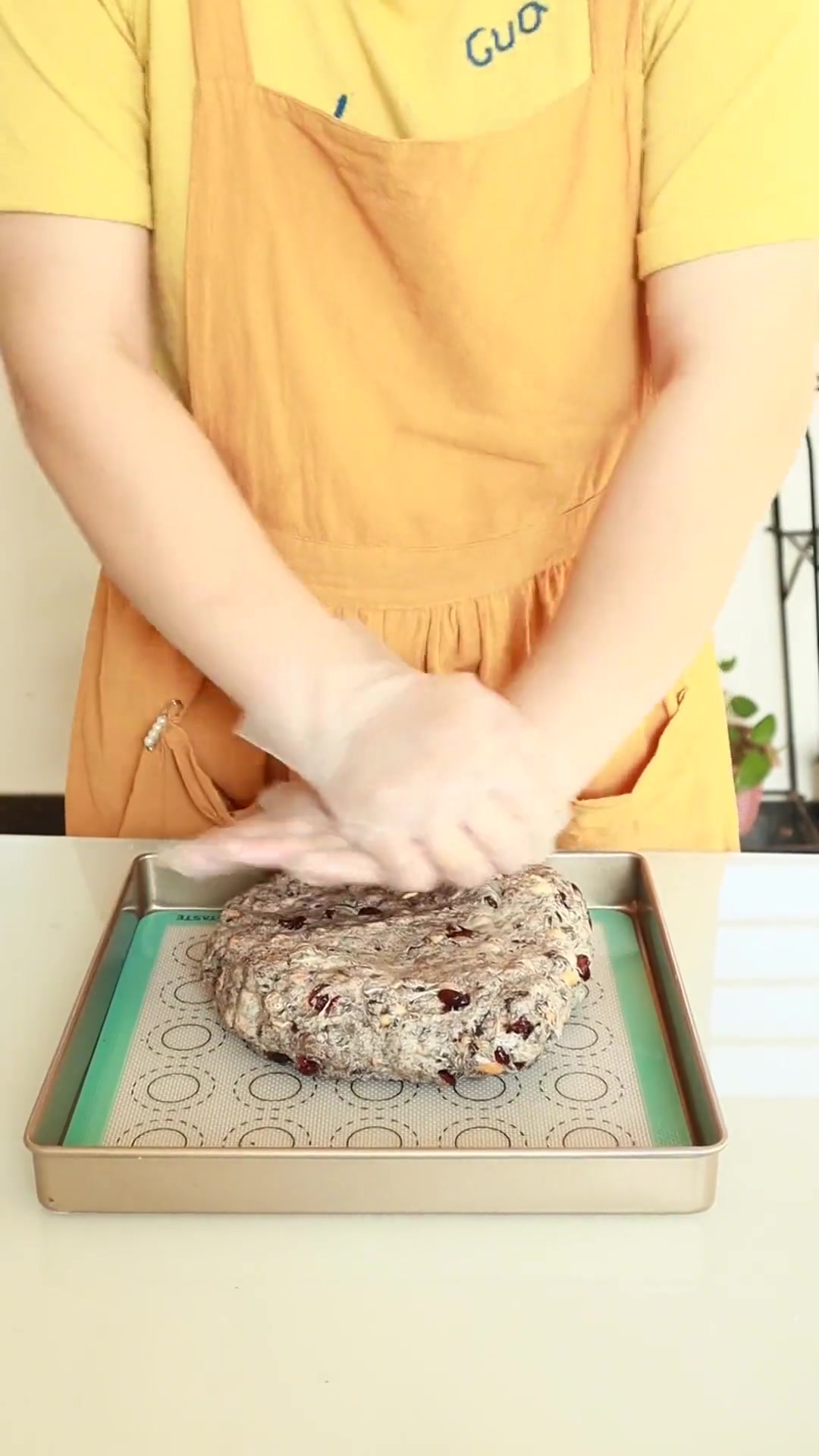 今天做了奥利奥牛轧糖,不甜不腻,吃起来很香,喜欢的朋友可以在家试试哦!