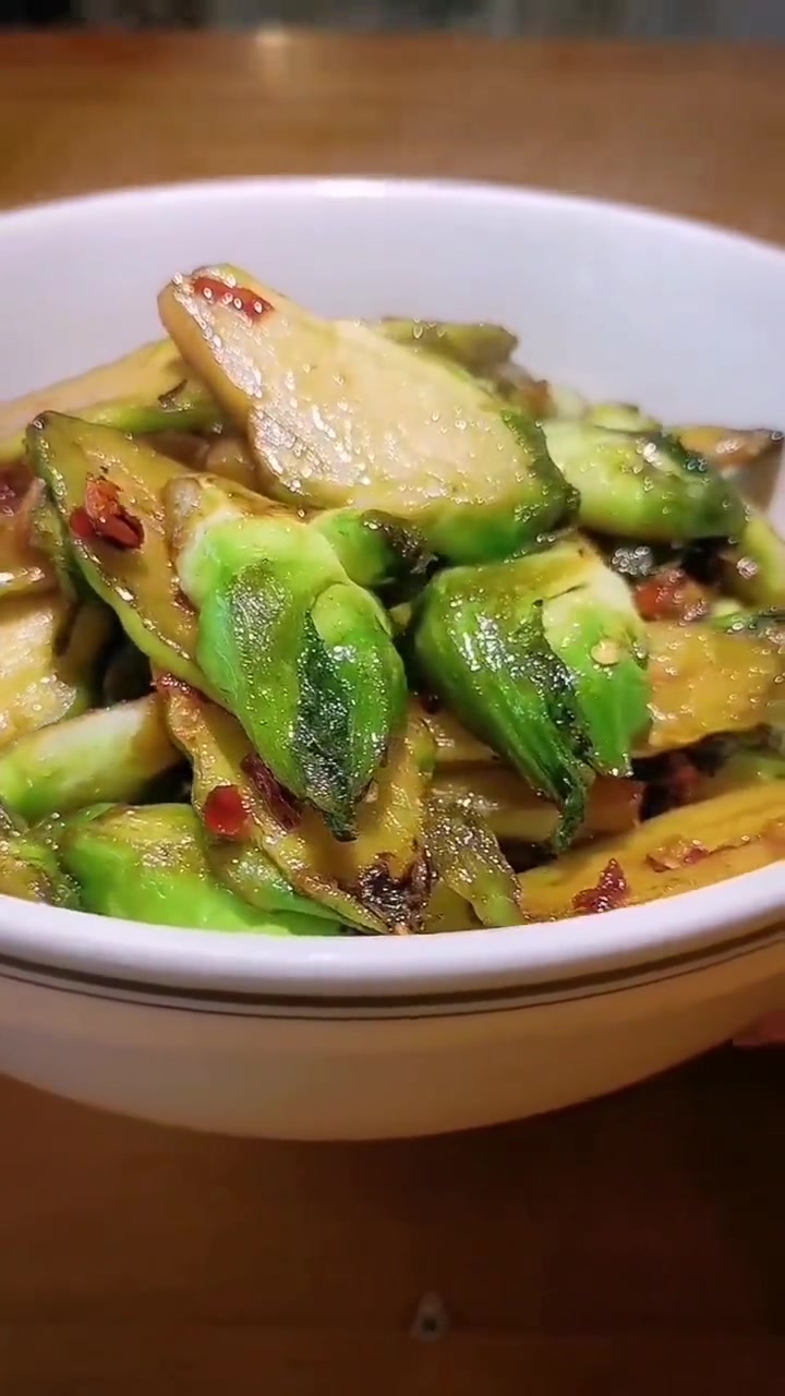 在十里不同音的湖南、对蔬菜的叫法也不同!那么这个叫棒棒菜、芽菜、儿菜、娃娃菜、榨菜?