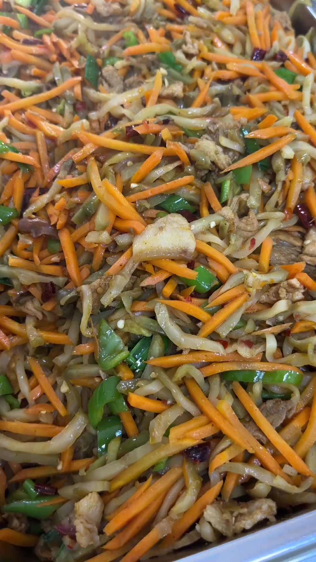 这样的胡萝卜丝炒榨菜，你吃过吗？胡萝卜的清甜，加上榨菜丝的脆爽，又是一道妥妥的下饭菜！