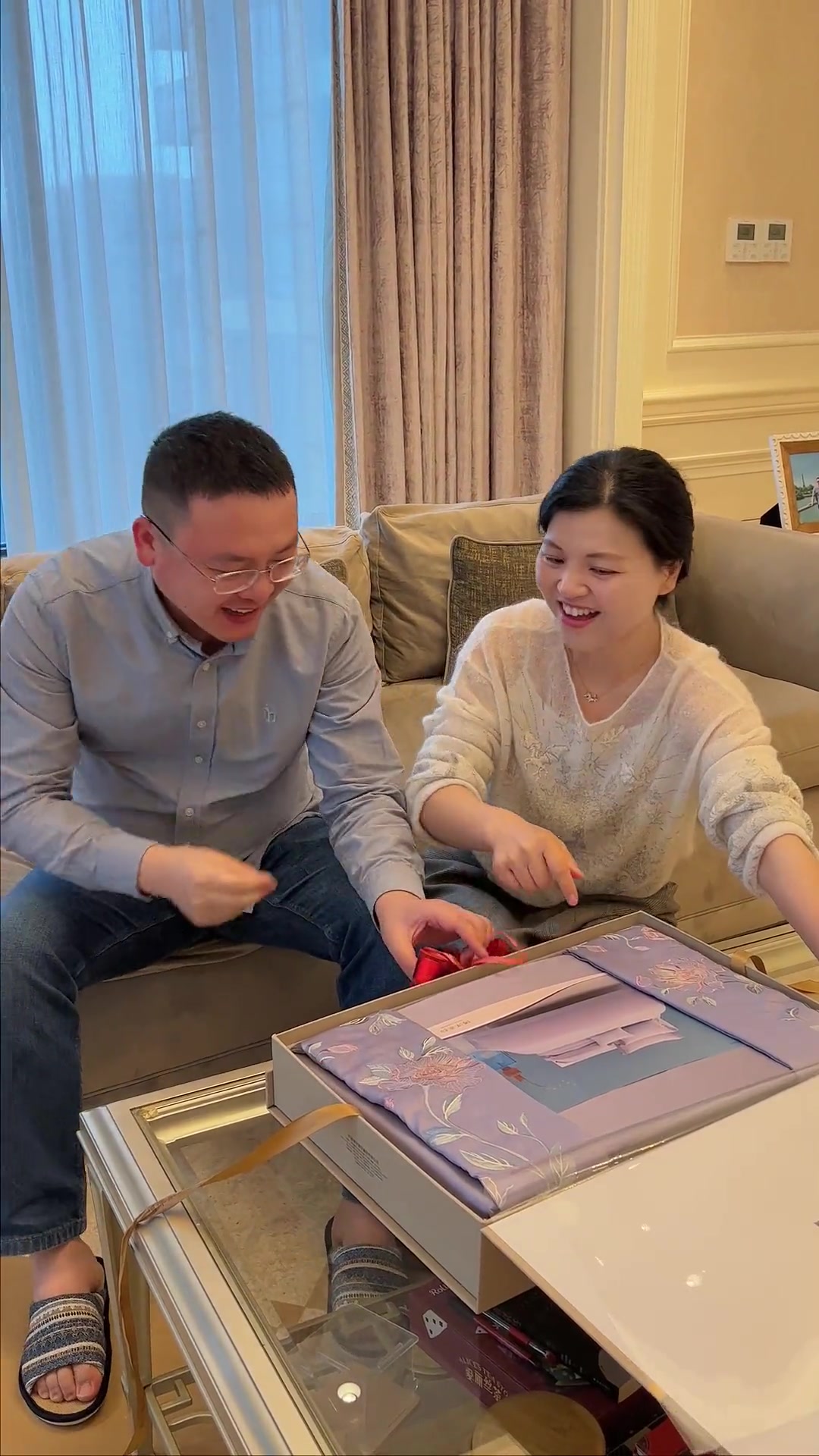 大姑姐搬新家,带自制喜庆乔迁蛋糕去吃暖居饭,祝红火和美