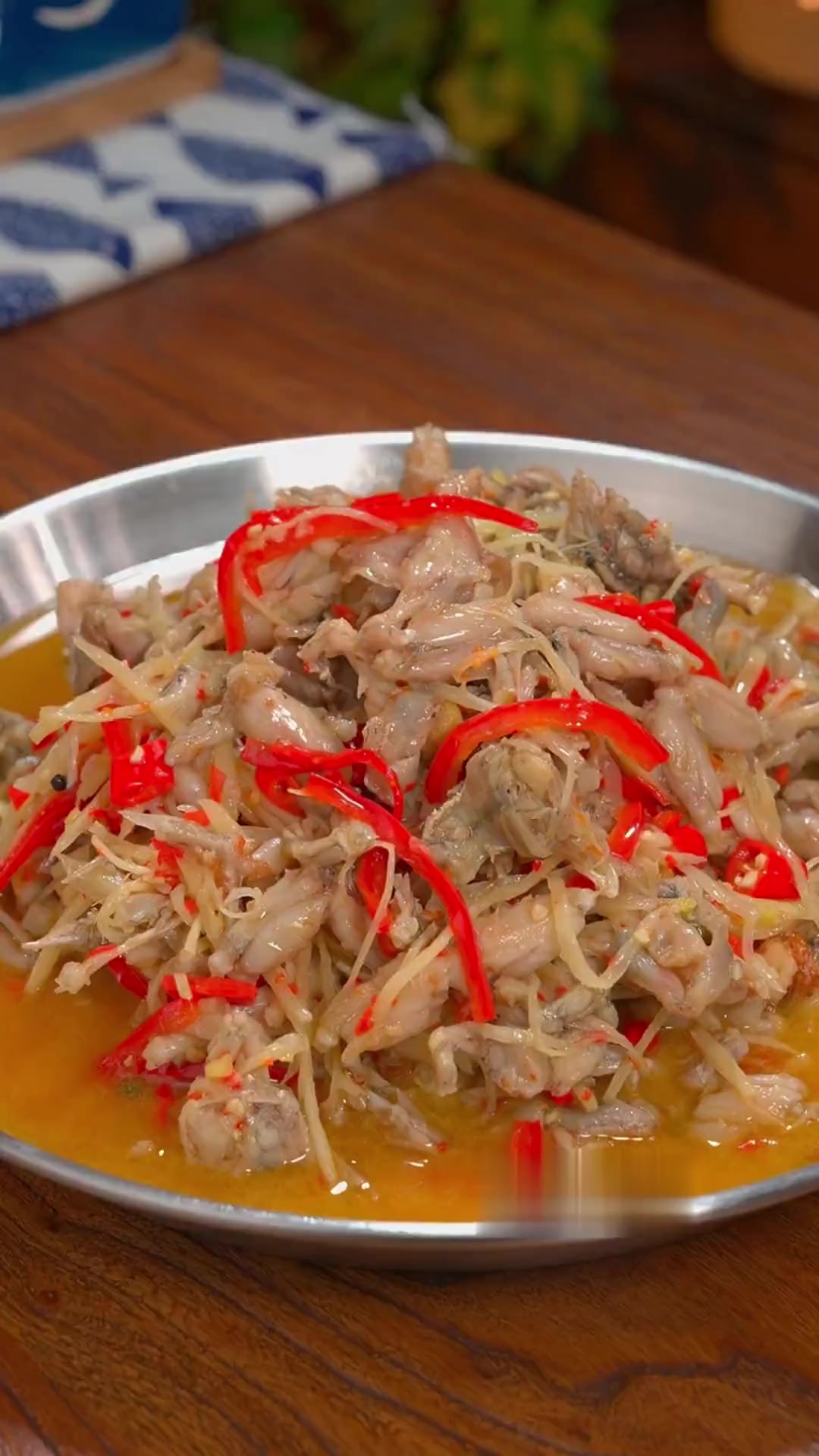 正宗霸道的传统美食仔姜田鸡，鲜辣过瘾，简直太上头了