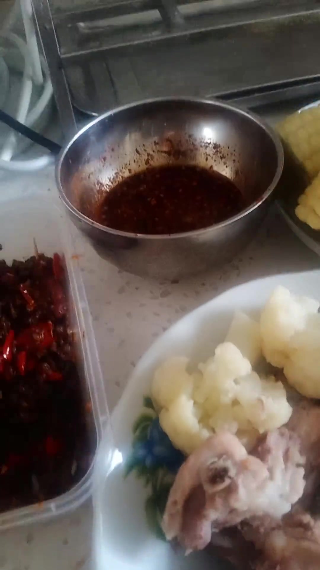 你们一个人吃饭平常都是吃什么,自己做还是外面吃?