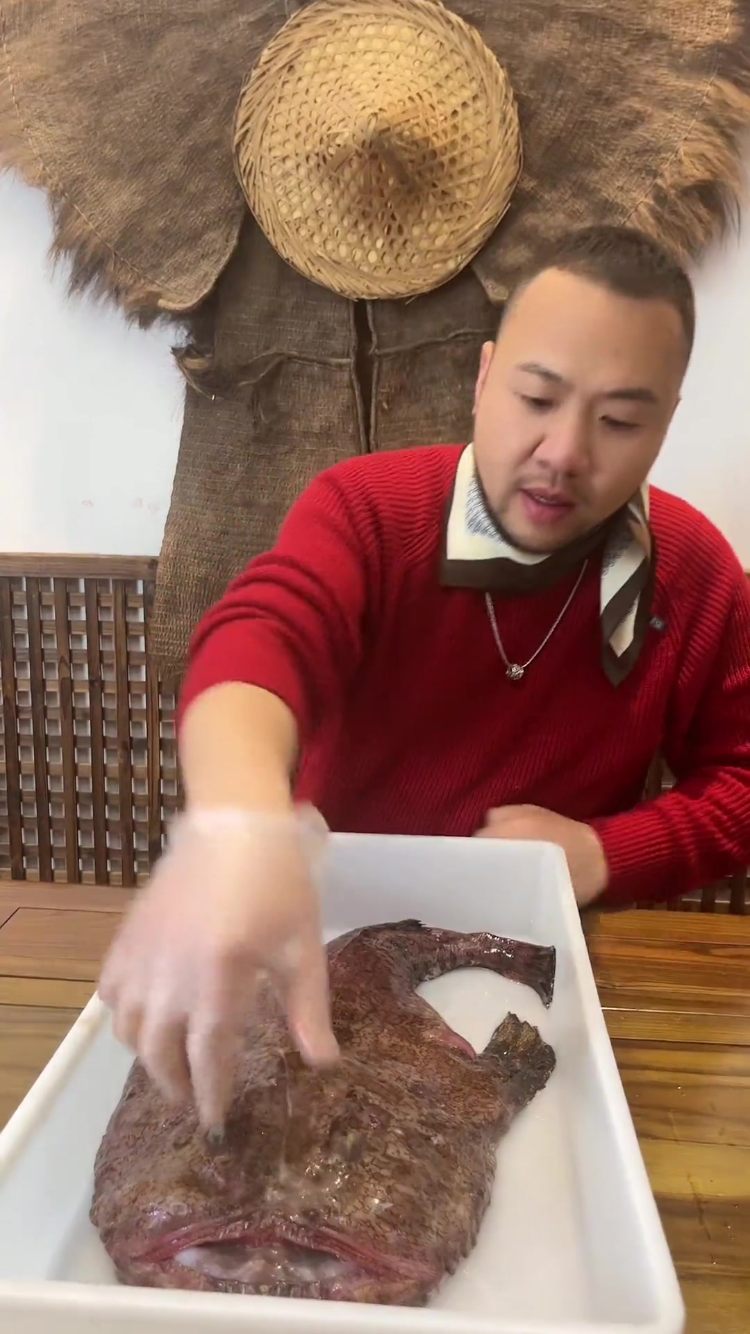 海里最丑的鱼鮟鱇鱼也叫蛤蟆鱼，你们喜欢吃吗？