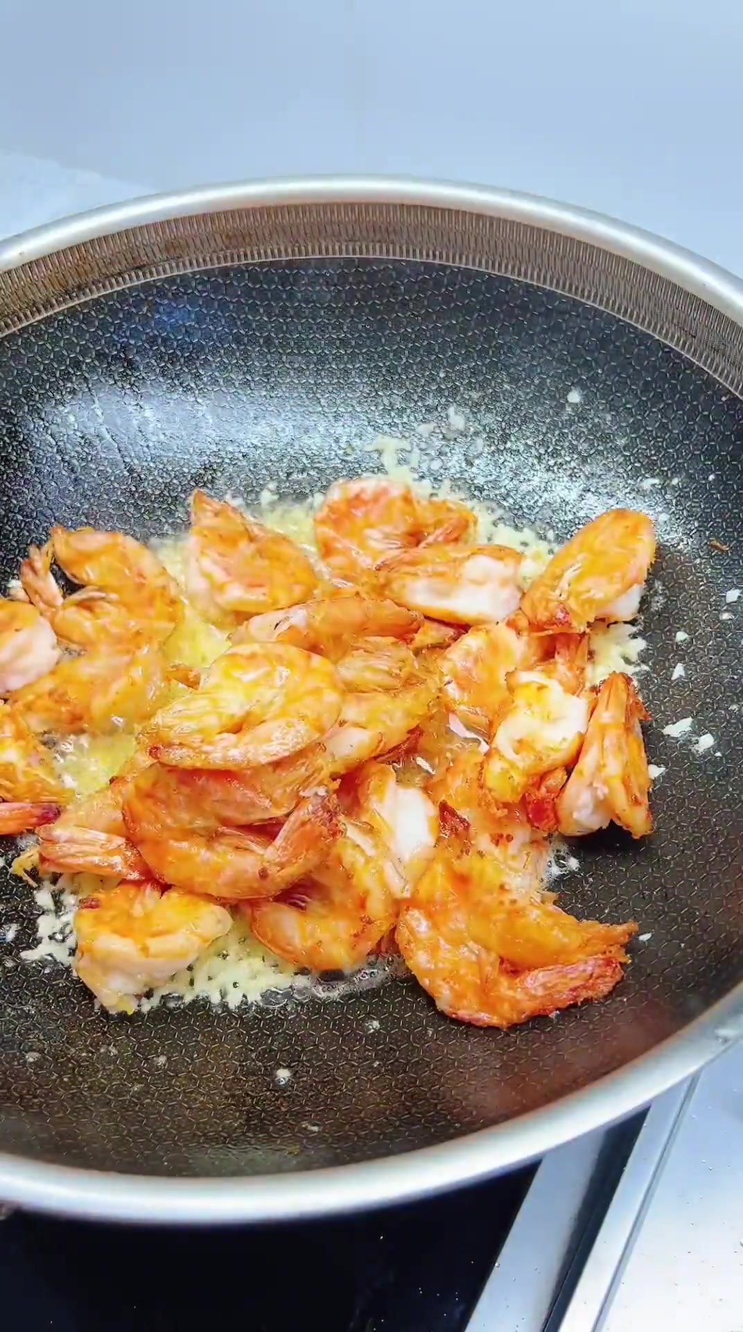 大排档或酒店招牌蒜香椒盐虾,在家做连壳都香