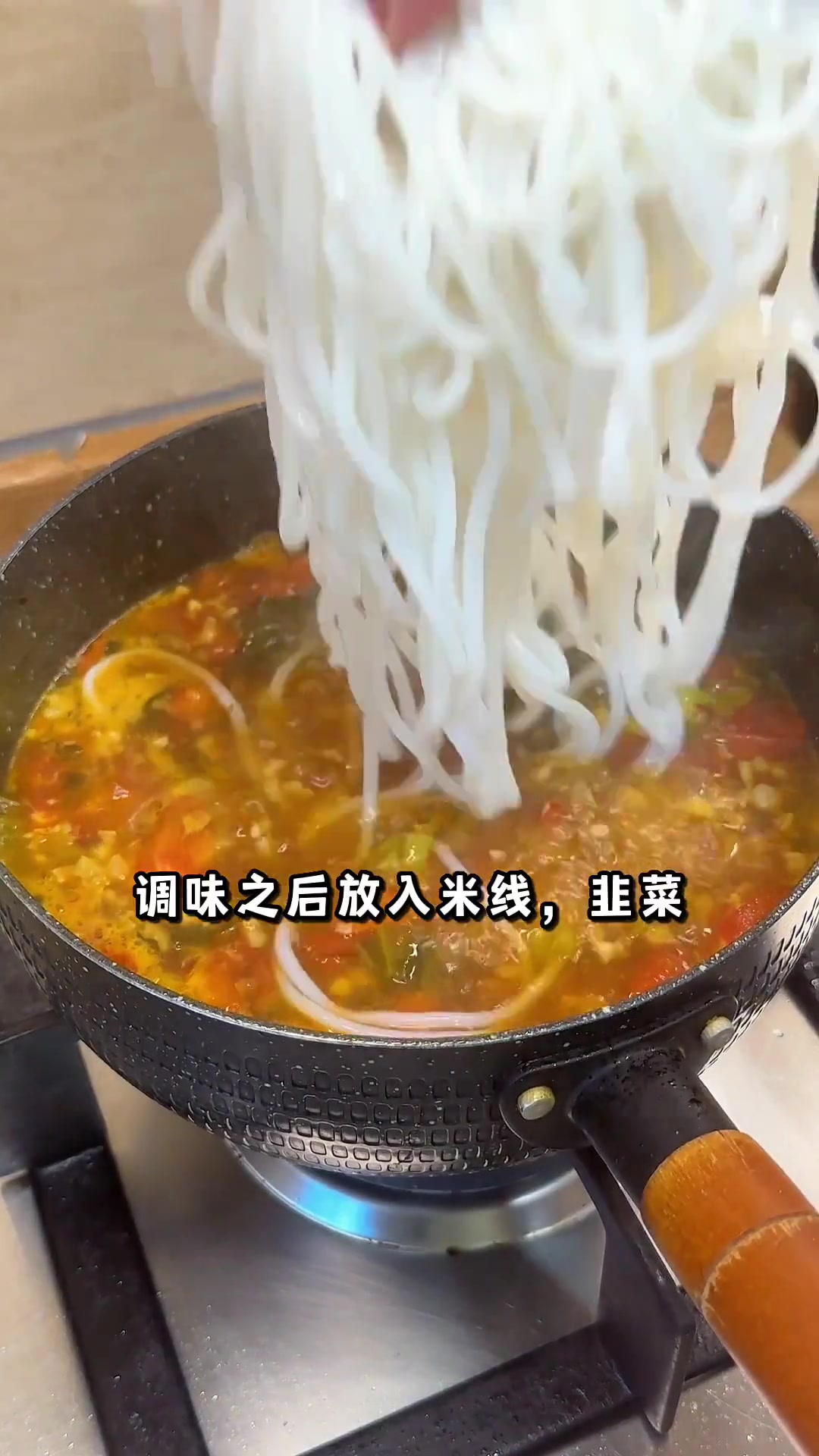 中国胃早餐｜酸汤小锅米线小酥肉+生椰拿铁，全家点名吃这个～