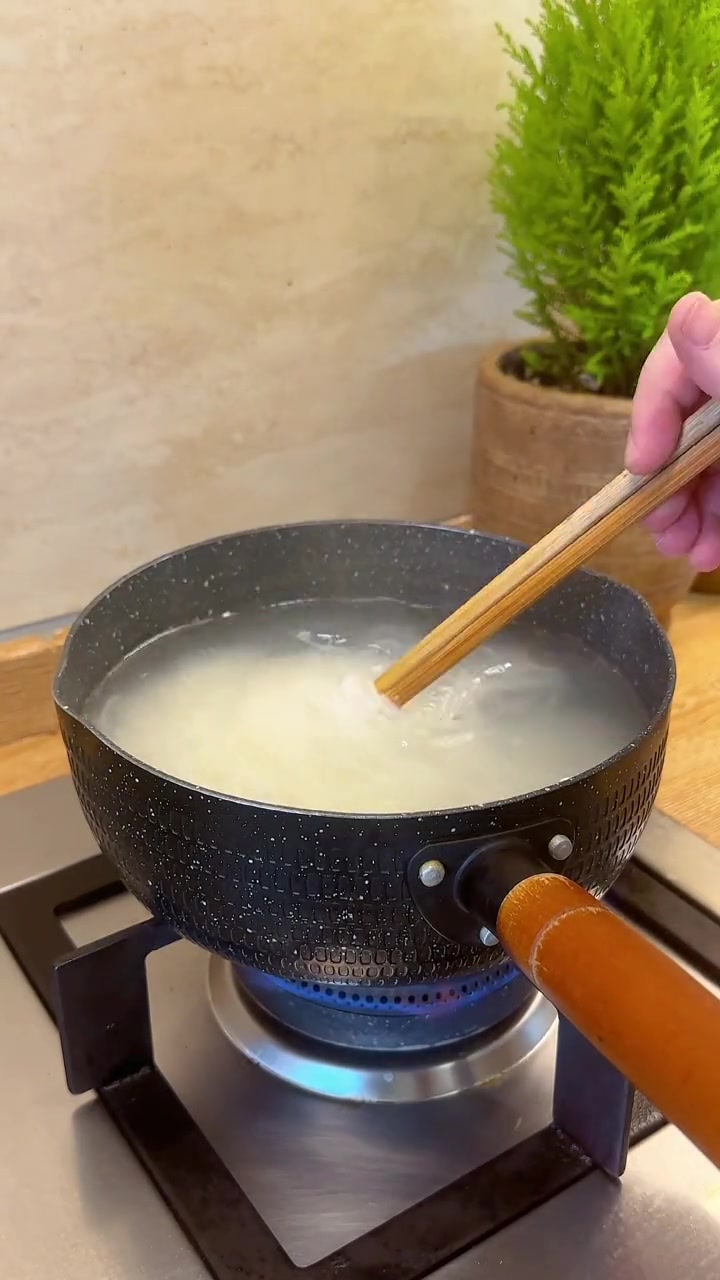 生椒牛肉米线超鲜辣过瘾！这配方拌米线全家抢着吃