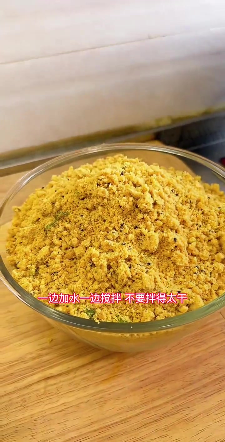 我们都要吃这个像老鼠一样的油面包子!你知道这有什么寓意吗