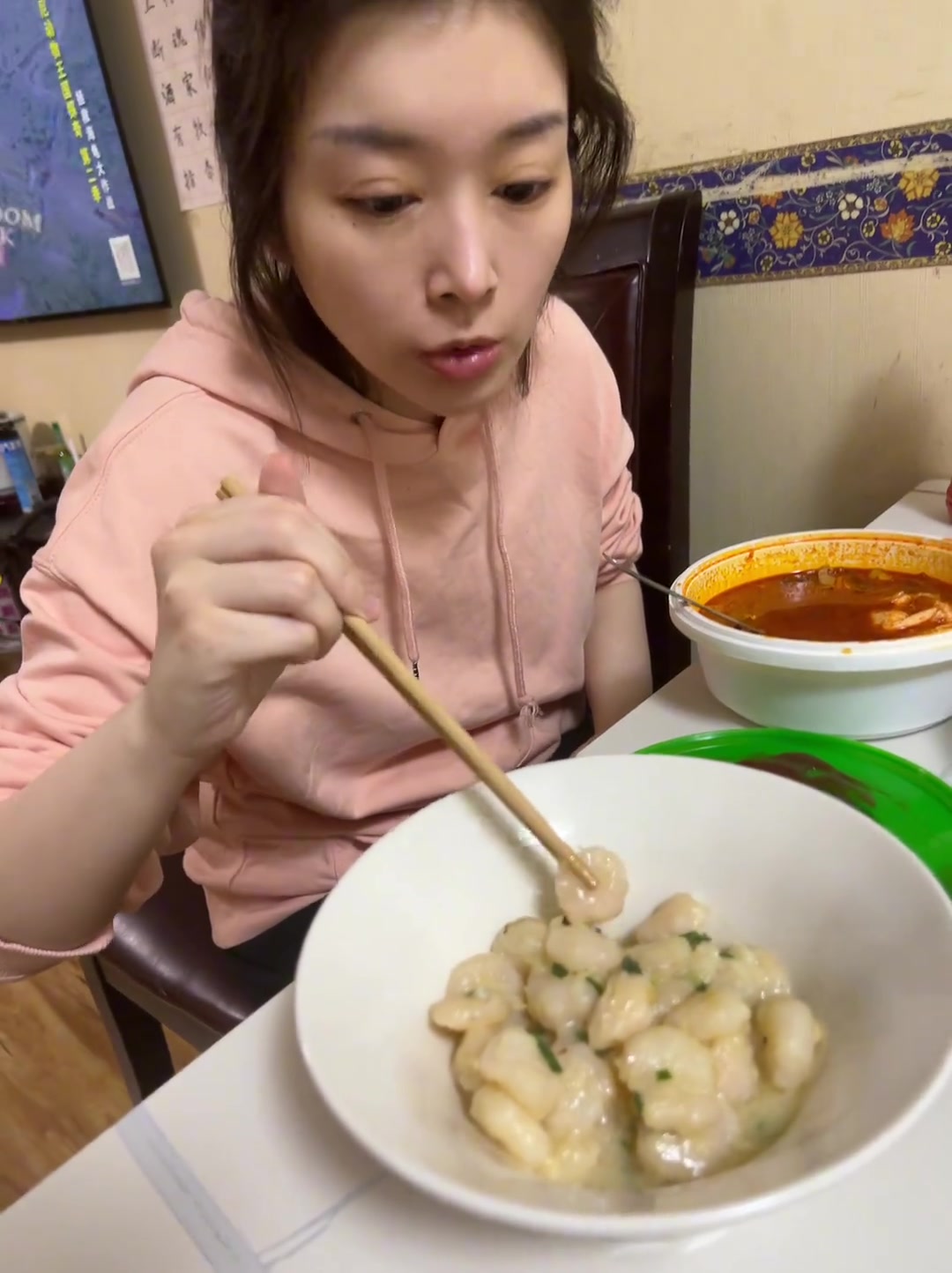 这个虾仁特供和记绿波廊的，小陈特别喜欢吃