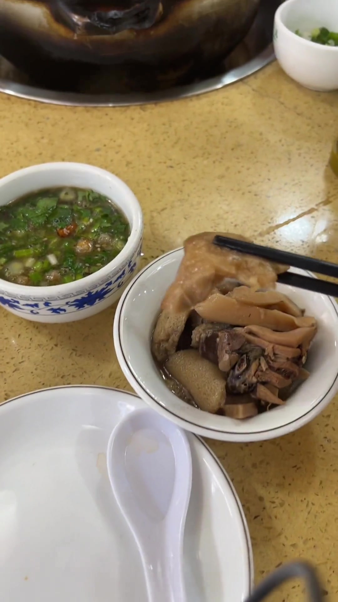 吃个野生菌乌鸡火锅