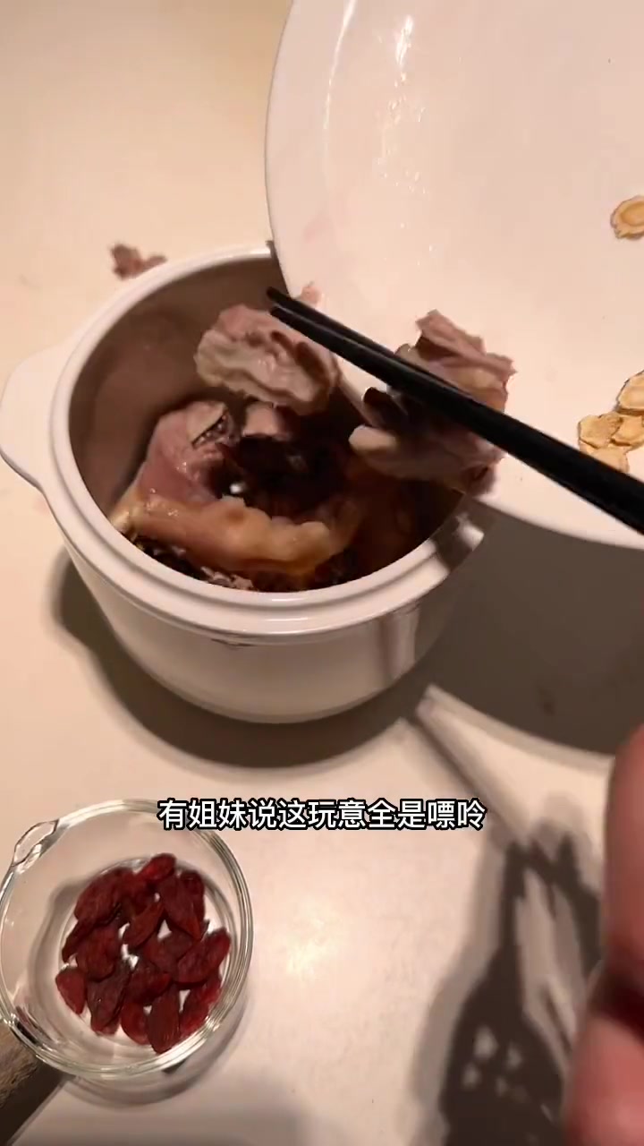 熬夜党必备！花旗参石斛炖汤清热降火补气润肺