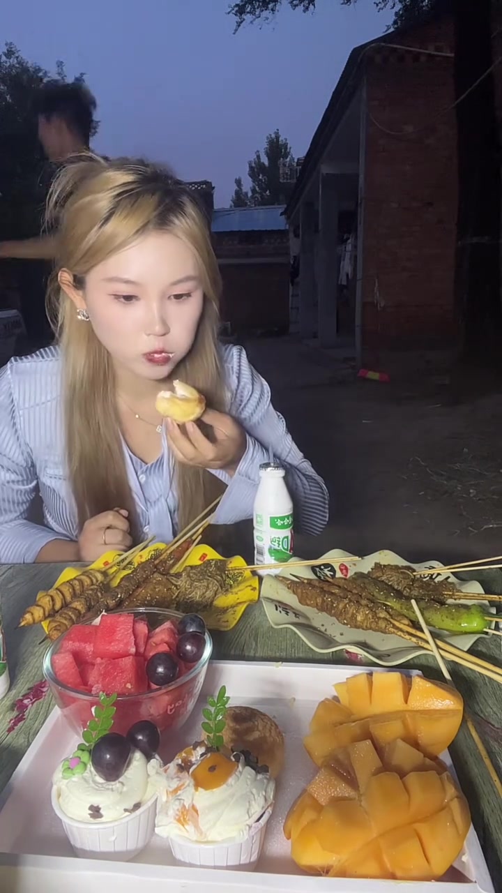 姐弟日常的游戏晚餐