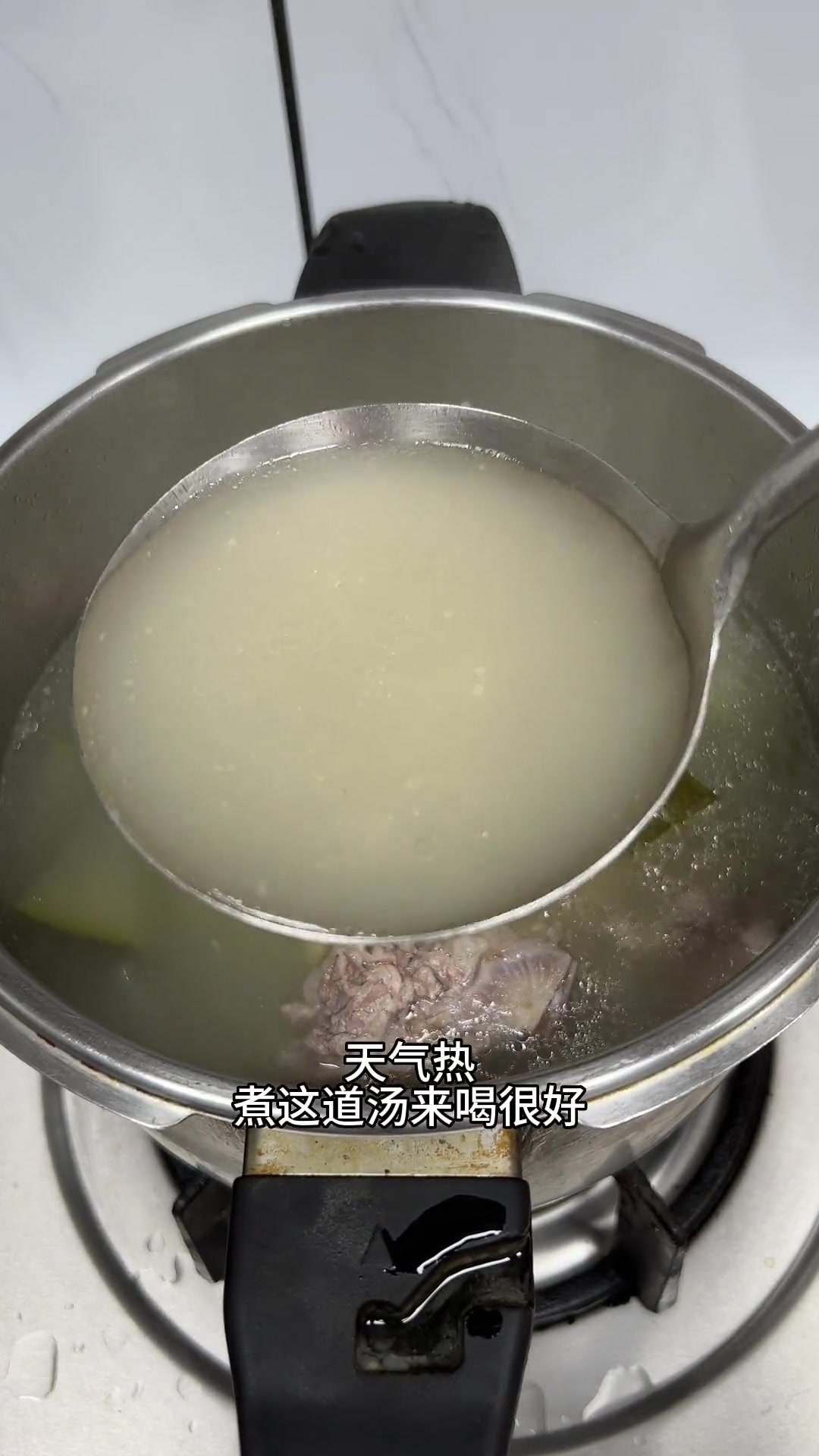 夏天超适合喝的汤品——薏米莲子排骨冬瓜汤