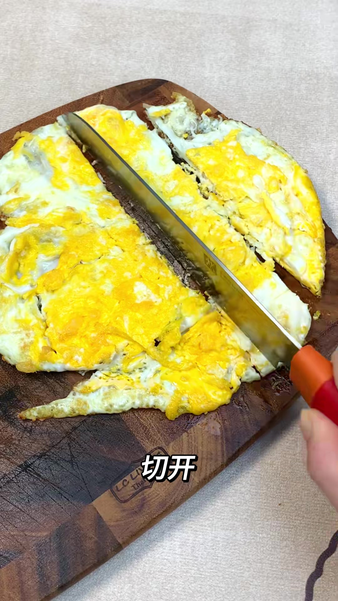 这一口真的有够鲜美，鲜虾和菌菇的搭配直接锁住