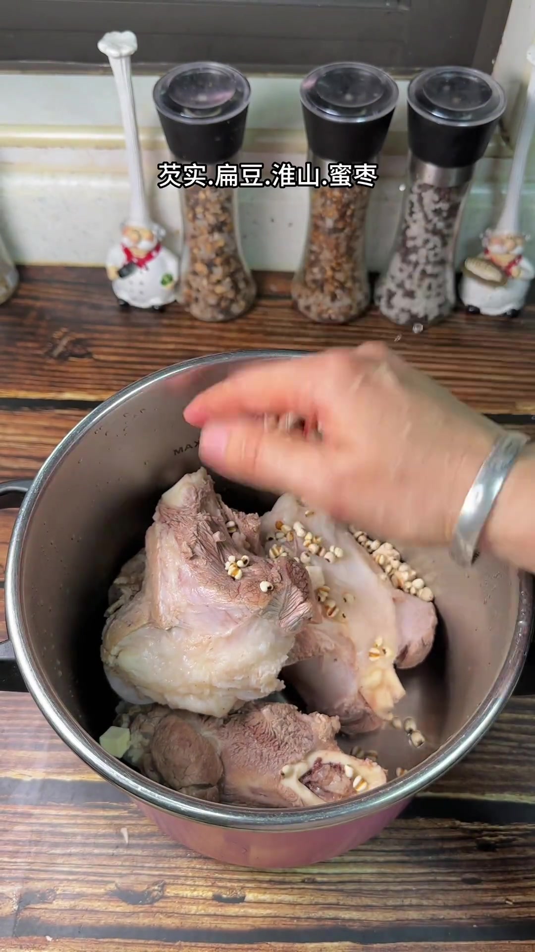 夏天我常这样炖汤,排骨或炖菜鸭母冬瓜汤,天热想喝