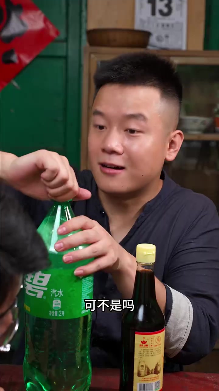 浸在肉汤里的油豆腐，口口爆汁的湖南菜，香辣乡愁