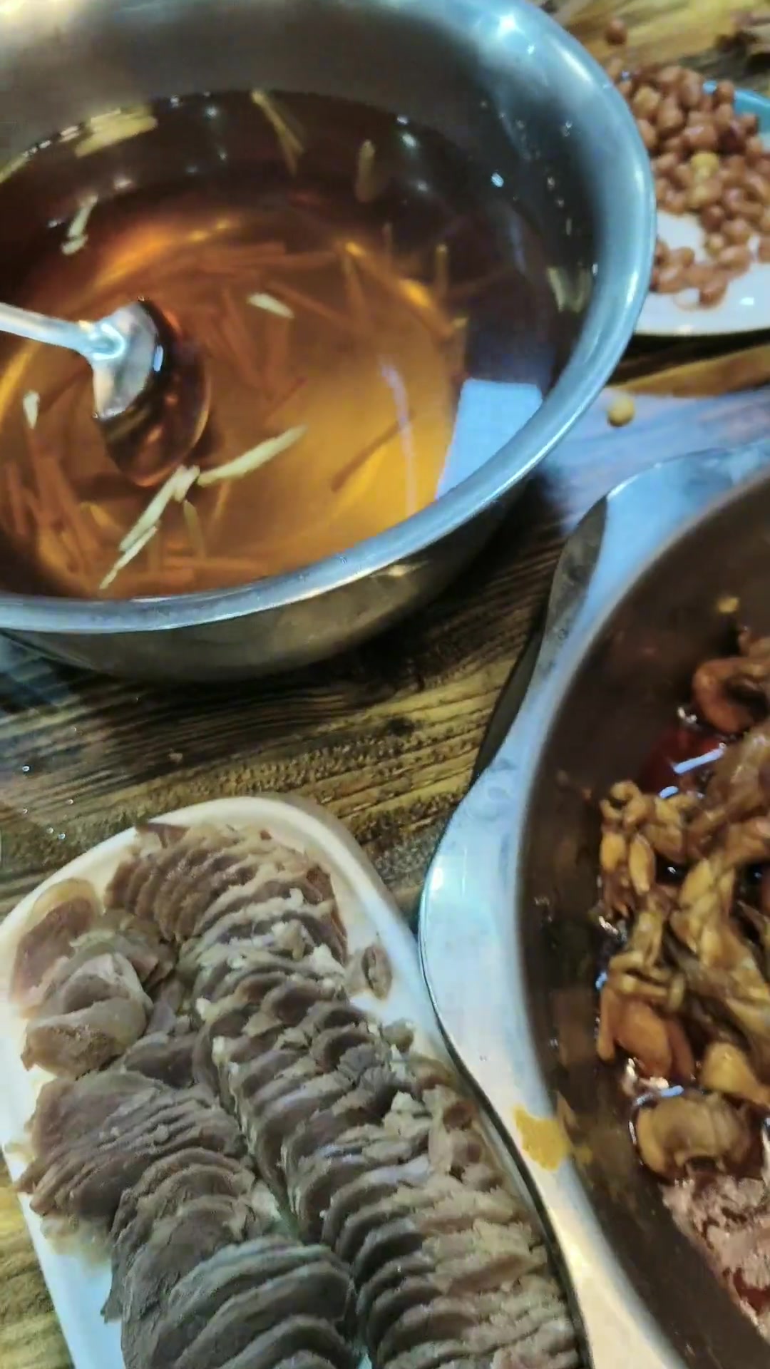 东方大酒店特色菜牛蛙等,不来喝不到!