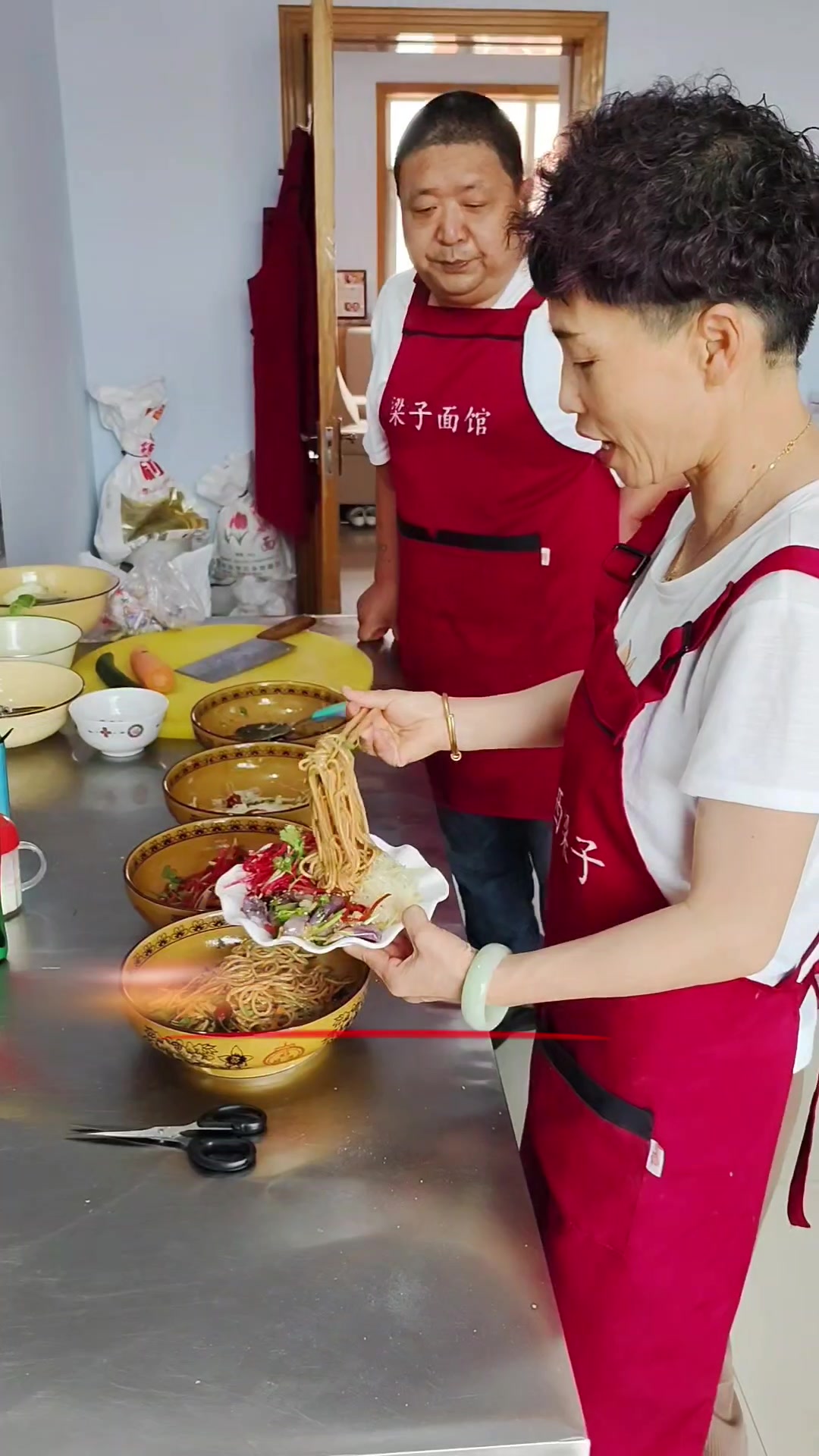 陕西渭南学员圆满学成!学口味学特色,认准梁子刀削面!