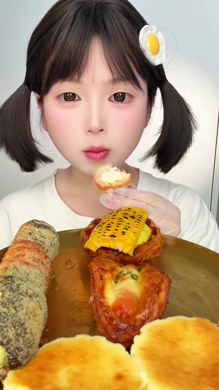 沉浸式吃面包了