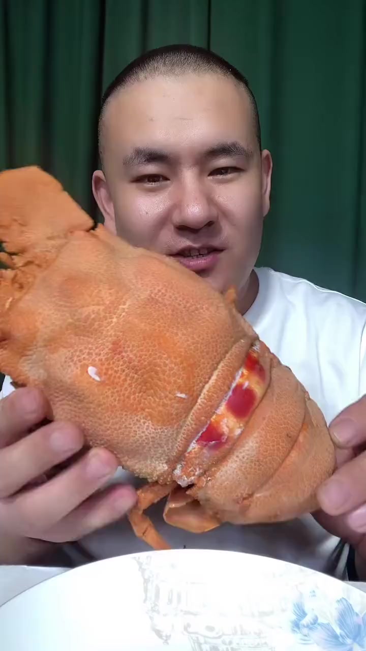 特别贵的犀牛虾，个头大难开但味道超赞！