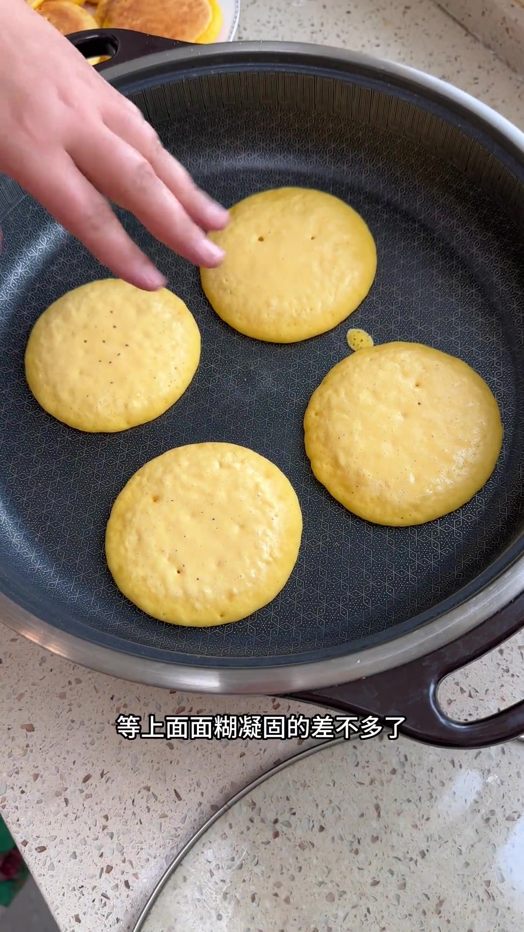 发面玉米饼简单又好吃的做法,手不沾面,又香又软,营养又美味