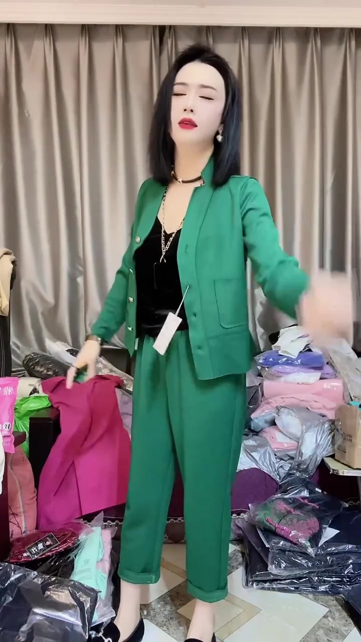 黄鸡毛:佛系生活,该来的都在路上,没钱就撒!