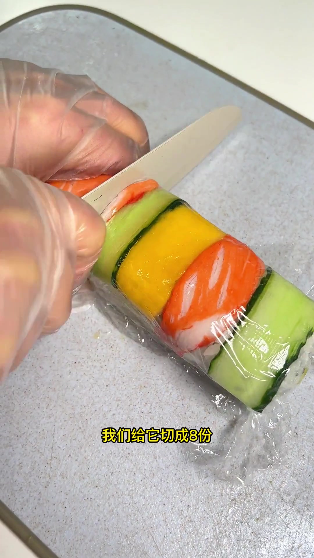 寿司不仅要好吃,颜值也要非常的在线,今天给大家分享一款我独创的缤纷寿司卷,口感清爽,样子好