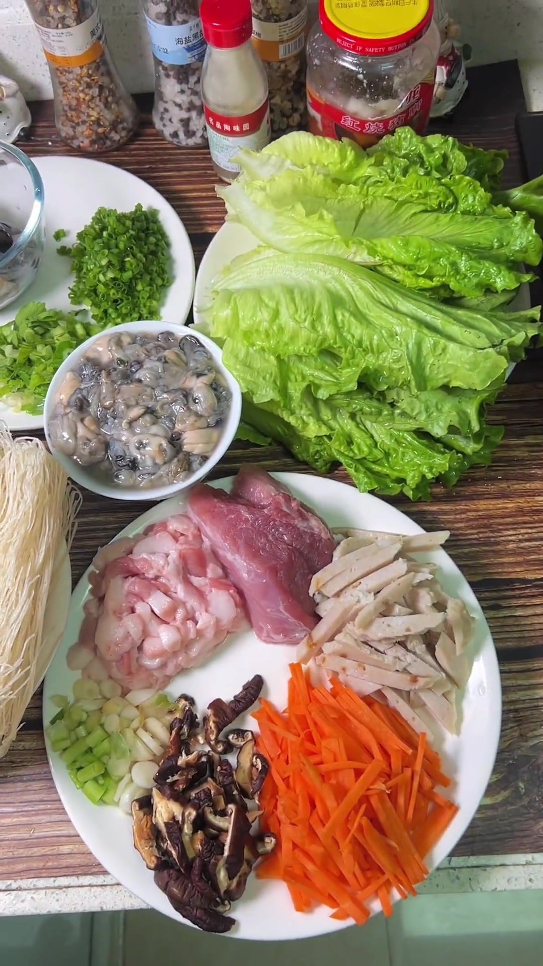 闽南卤米粉有多少人吃过呢？关键还料很多，满满的好吃