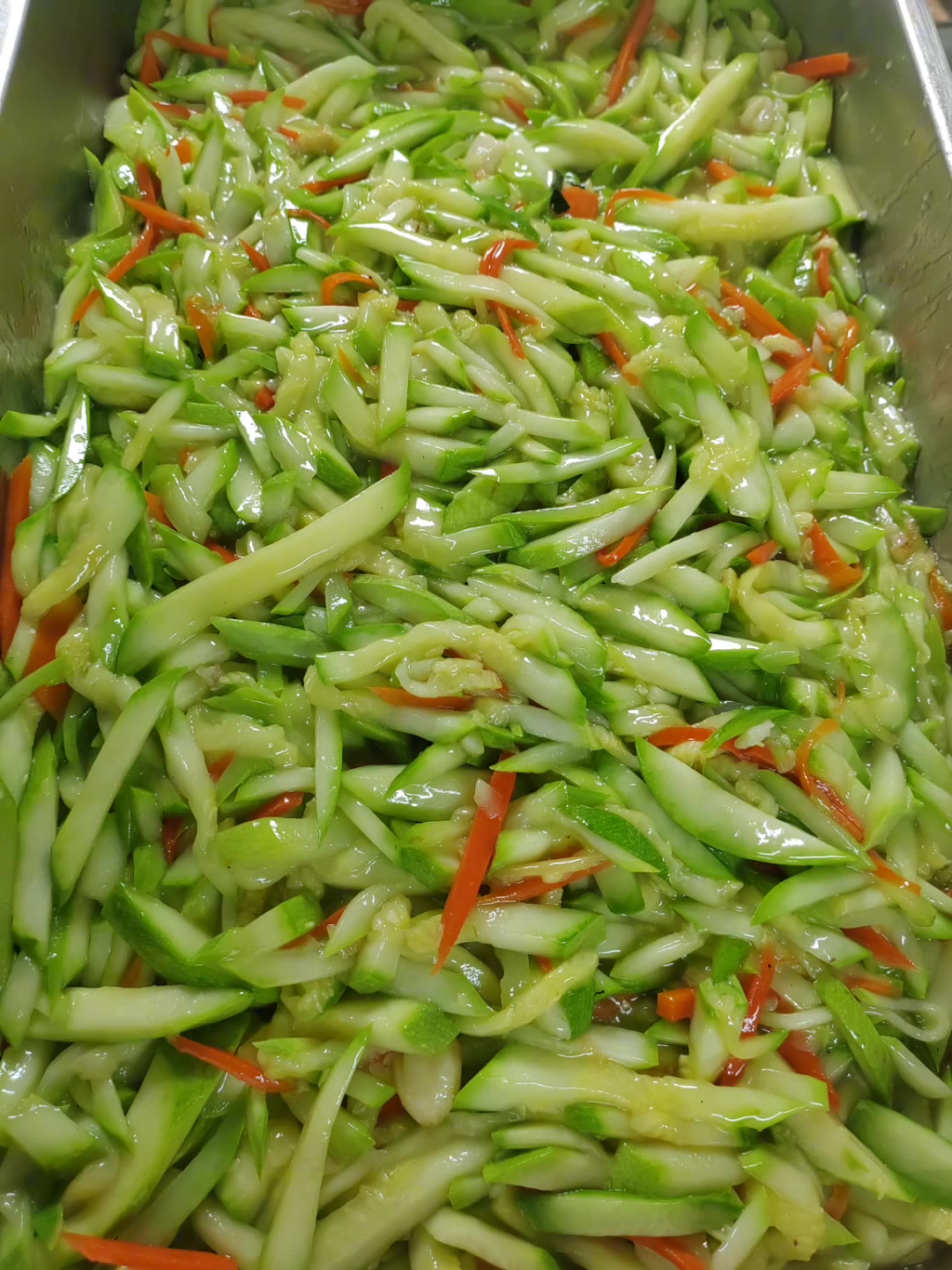 冬菜蒸鱼腩,萝卜牛杂,豉油鸡,肉酱蒸茄子,肉沫蒸水蛋,清炒小瓜丝