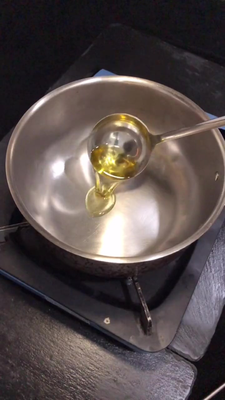 黑醋烟熏桂花小黄鱼制作教程这样一道有仪式感的压轴菜，做法简单，您一定要学会