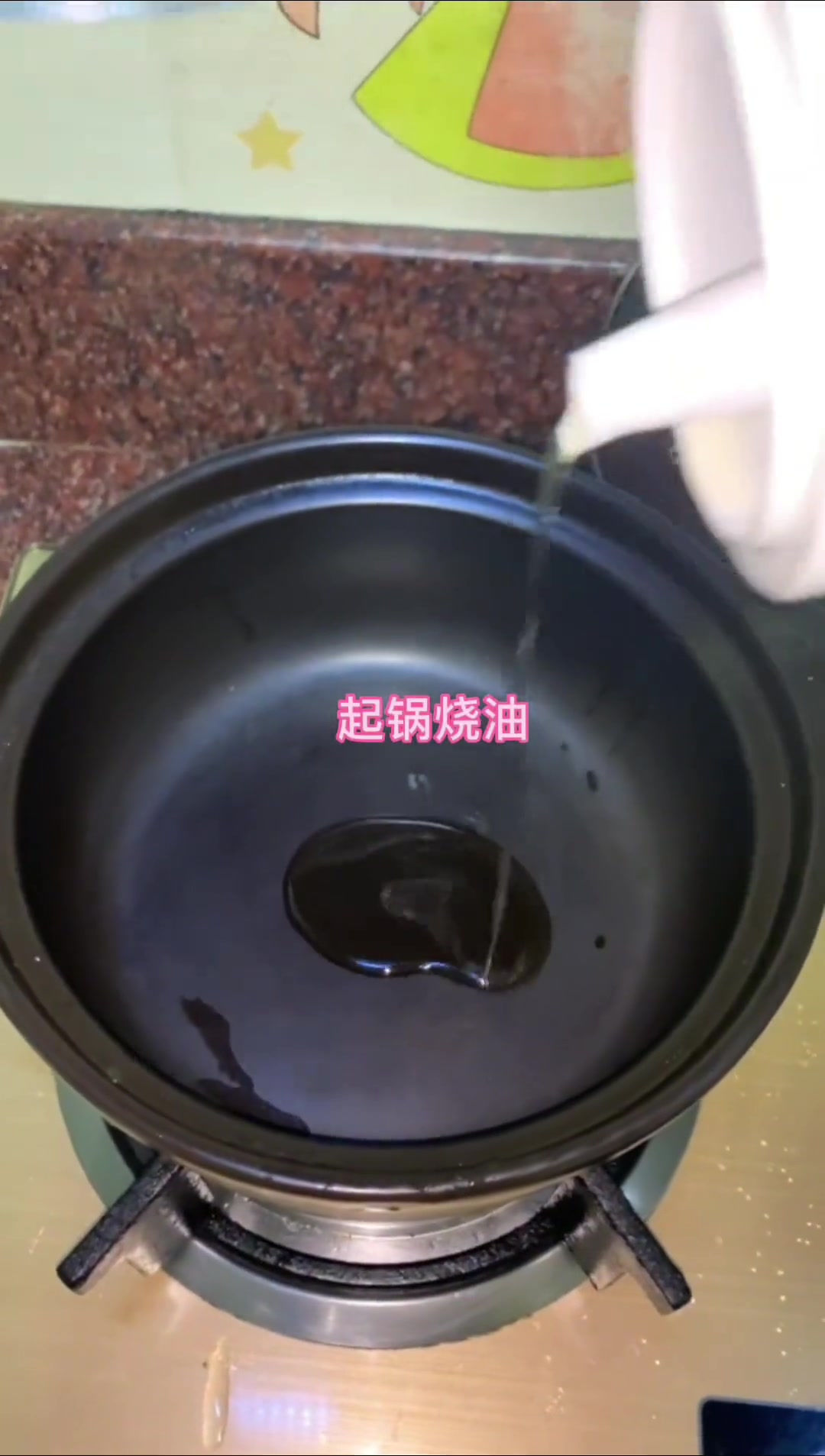 粉肠酸菜煲,这样煲的粉肠超级好吃,汤汁也很酸口,喜欢的朋友可以试一下