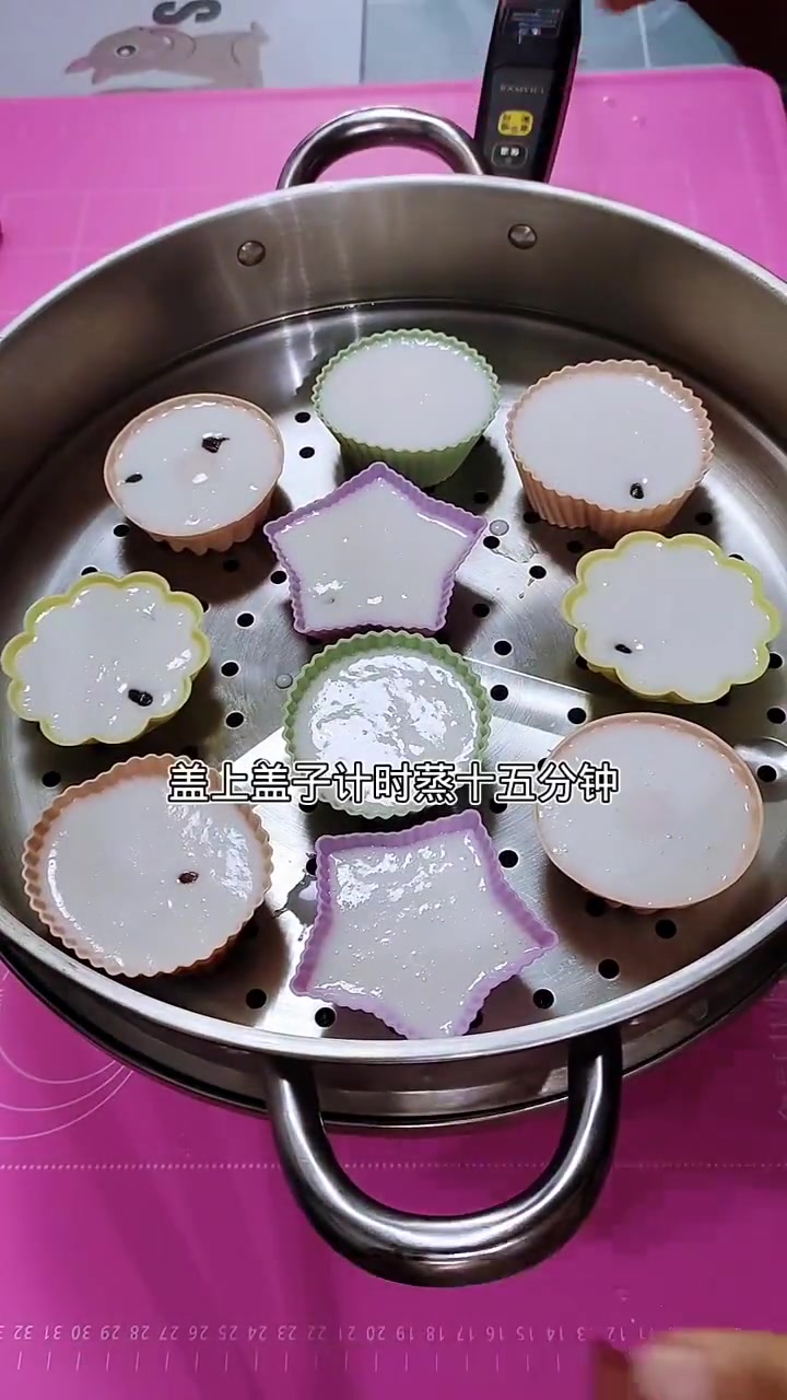 岂能输给别人家老娘们,我也会做米发糕。用米发糕专用粉轻松在家做米发糕,黏黏糯糯的特别好吃