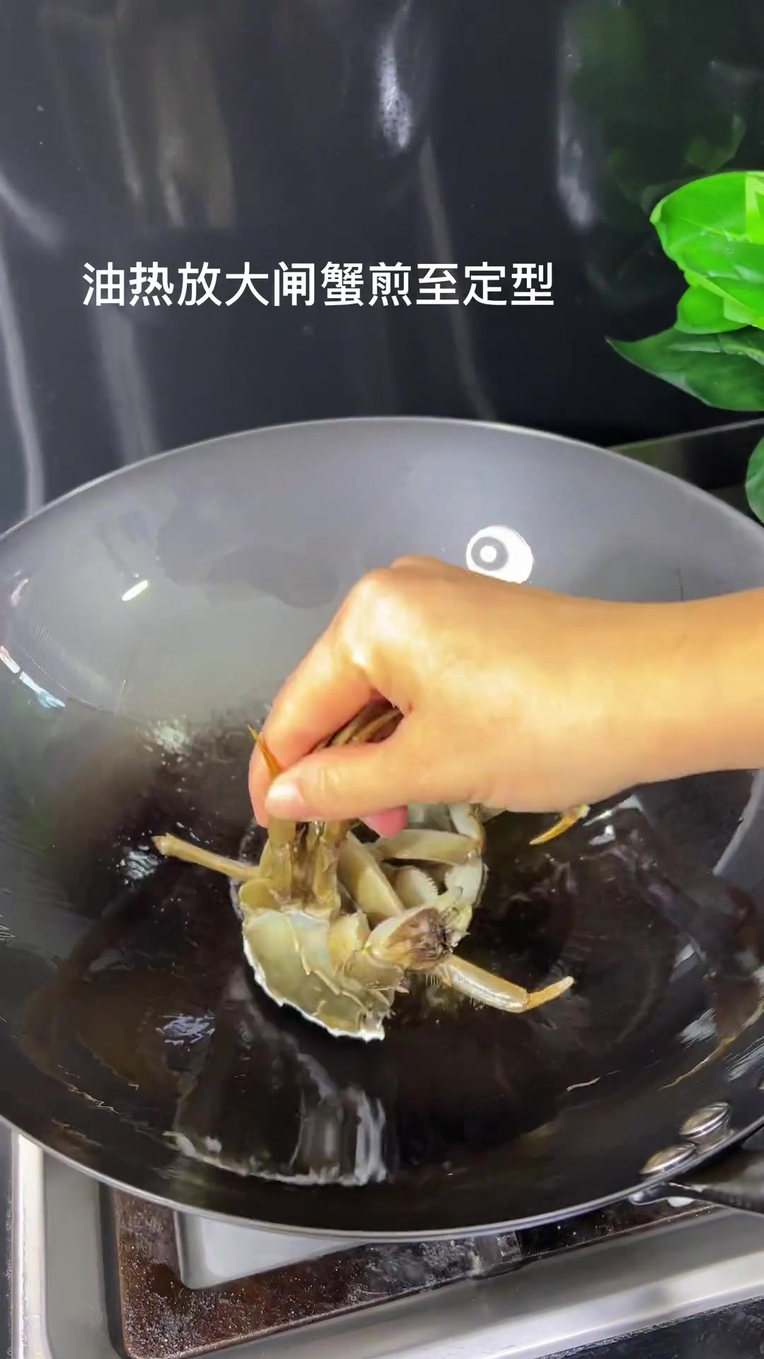 今天做了秋天的第一波干锅蟹,麻辣鲜香、一口下去全是肉