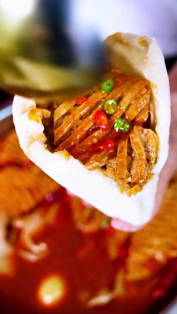 烧饼油条胡辣汤，吃饱喝足床上躺