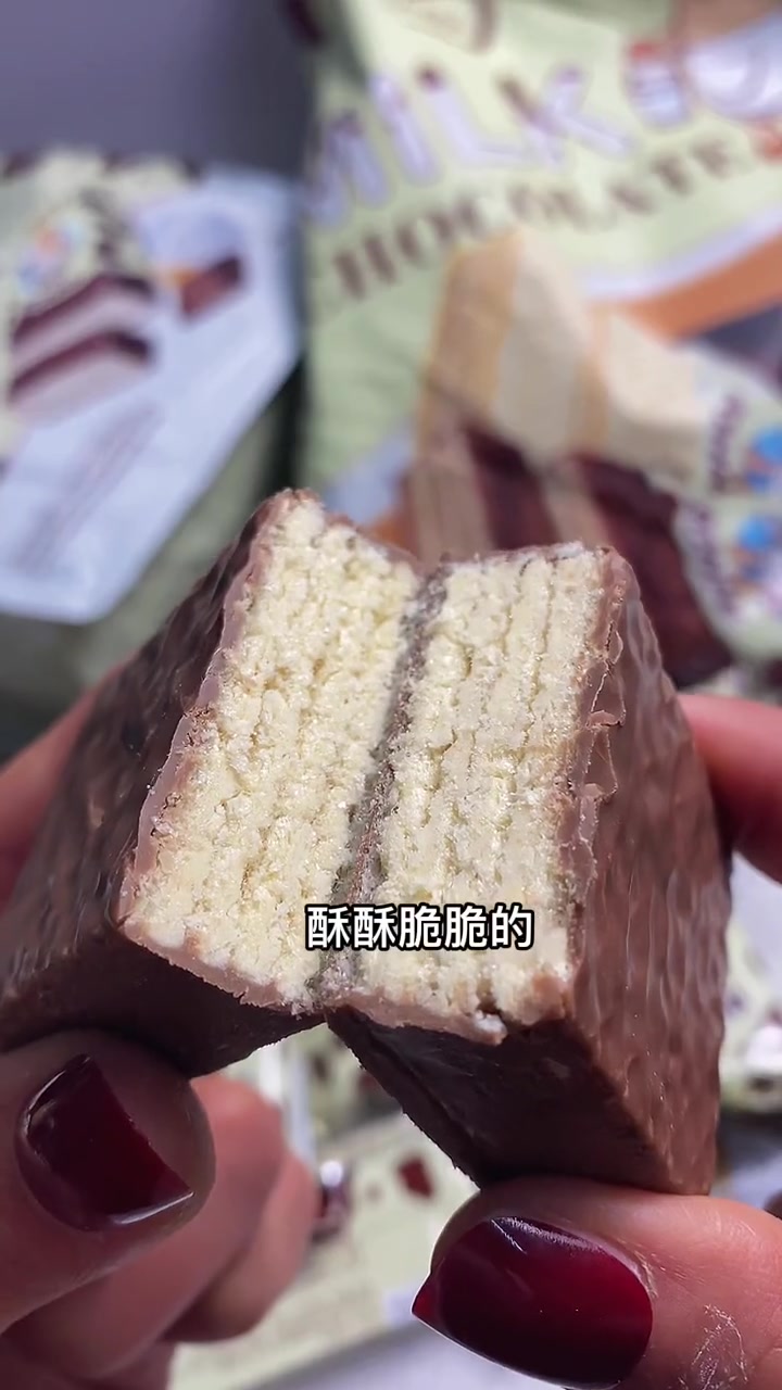 俄罗斯当地人都说好吃的威化饼干你吃过吗，居然是鲜奶味道，酥酥脆脆