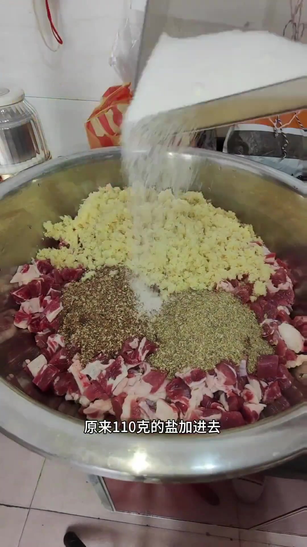 北方特色美食炸牛肉丸做法分享，简单好吃又实惠