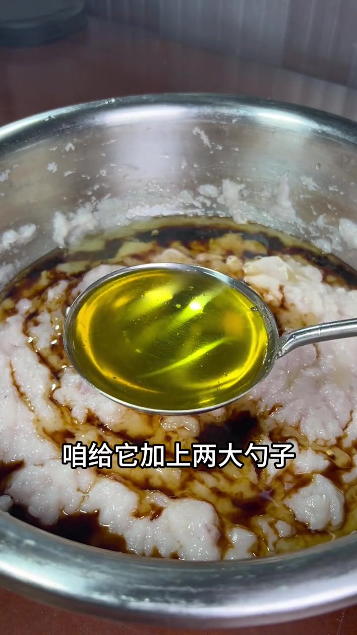 冬至啦！包个大口鱼饺子，逮逮！汤一拉拉的～肉嫩滑