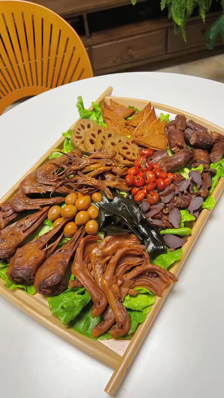 老公做的周黑鸭超好吃，卤味店赚不到我钱啦，哈哈哈