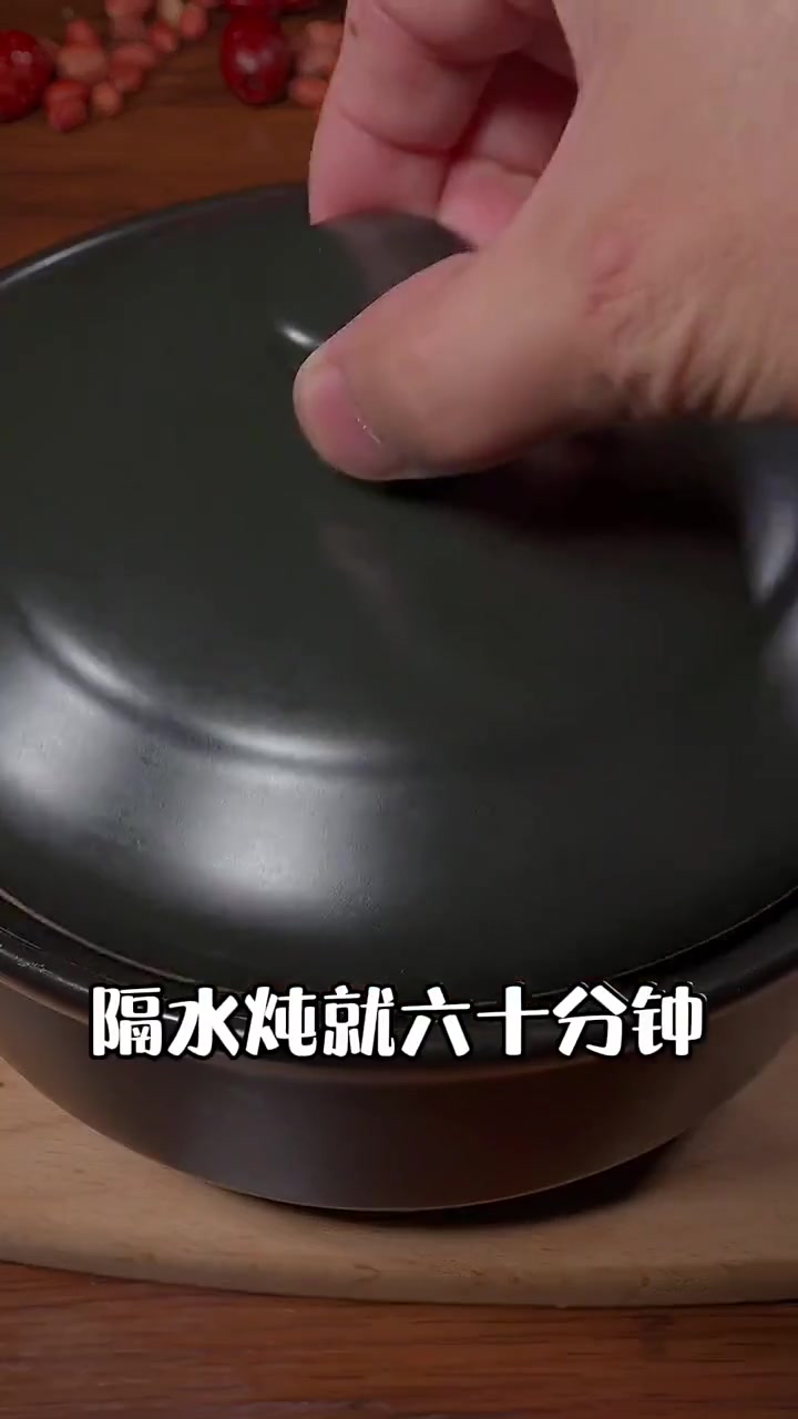 经常过11点还没睡?试试做法简单的莲子百合桂圆粥!