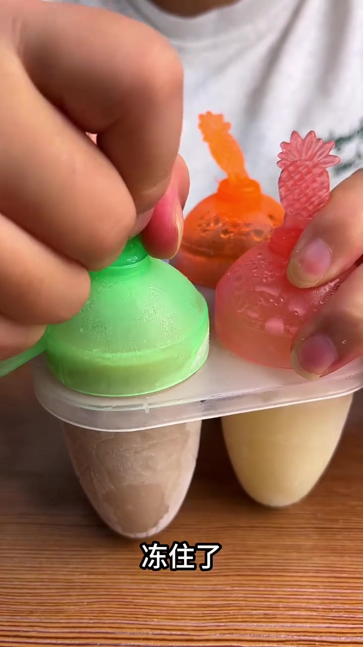阿钟今天来做四个口味的冰淇淋 美食 零食 冰淇淋 零食推荐