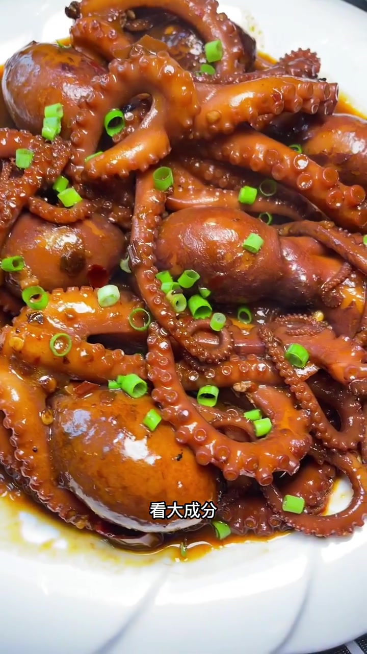 做麻辣爆头八爪鱼,注意大火炖