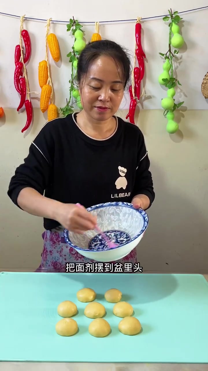 不用烤箱！普通面粉就能做出拉丝小甜面包啦！