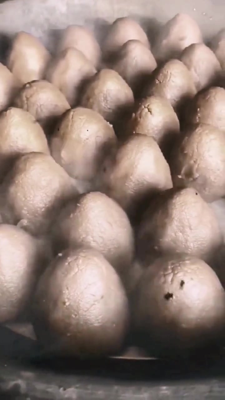 老一辈人的生活真的是太苦啦，有多少人吃过地瓜窝窝头呢！还记得哪个味吗？现在的年轻人又感觉是