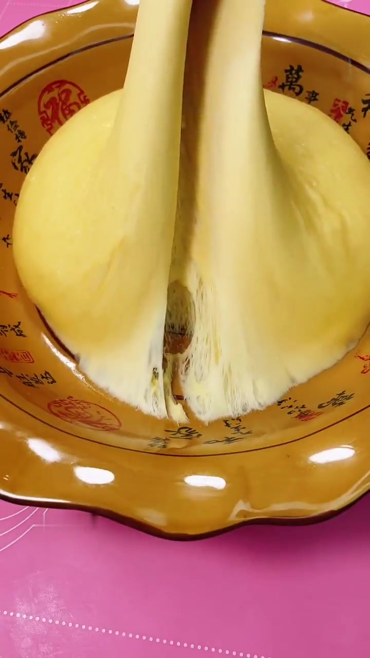 蓬松拉丝椰蓉面包教程,简单易学,快来试试!