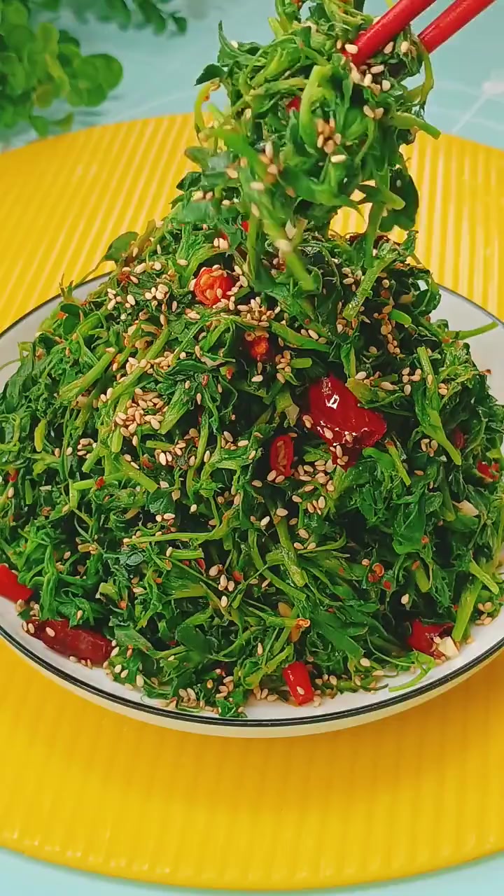 炝拌苜蓿菜，特别好吃下饭
