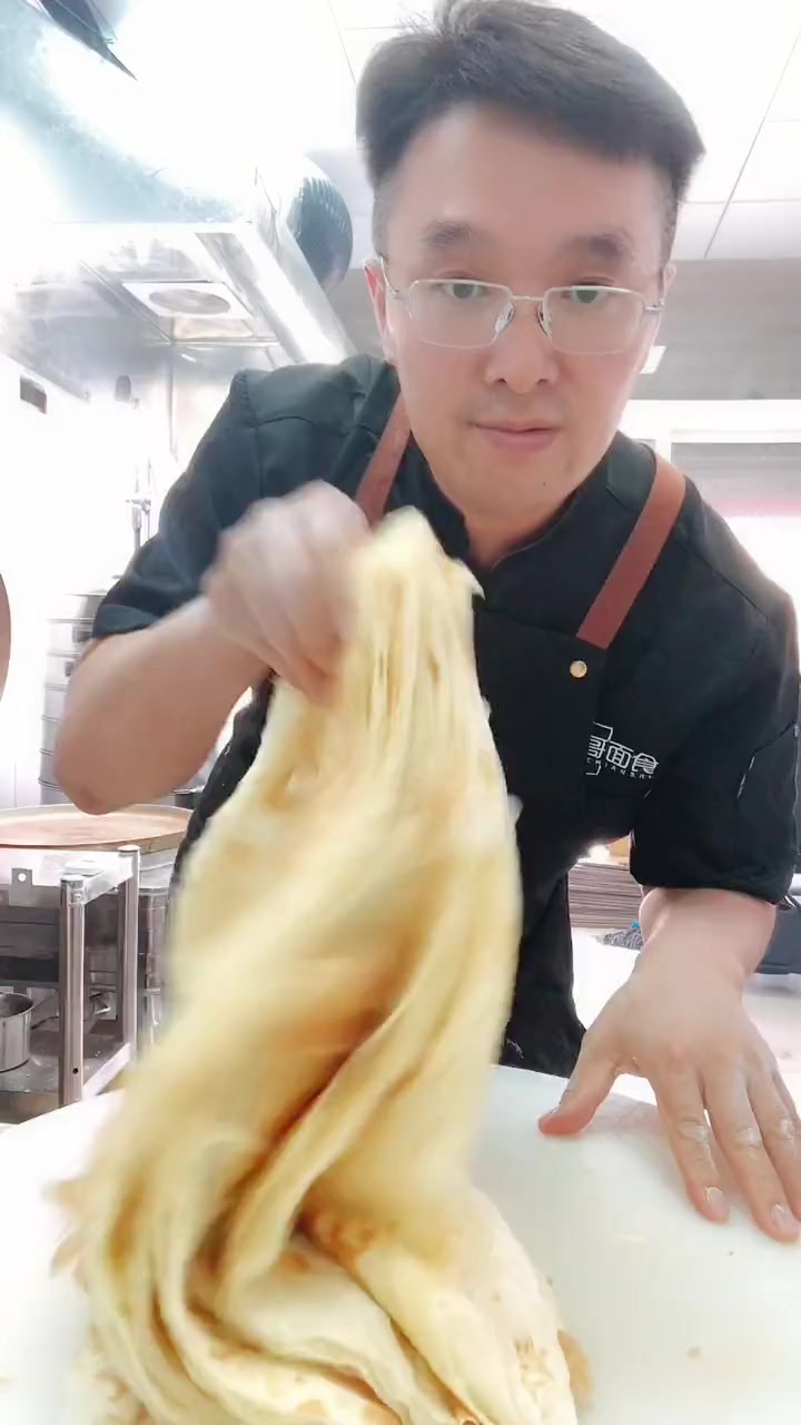 绸缎大饼制作全过程,高筋面粉等材料配方及操作来啦!