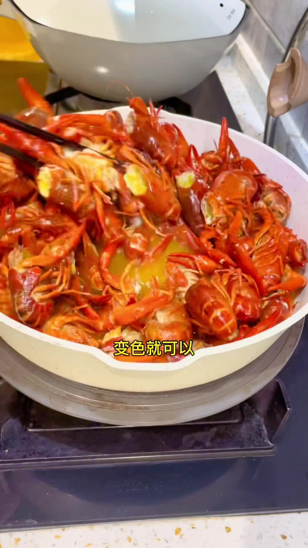 下午花60元买3斤小龙虾,做蒜蓉麻辣味,孩子超爱